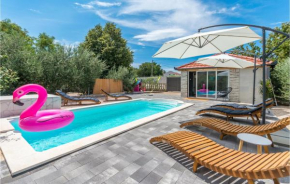 Lovely Apartment In Polaca With Wifi